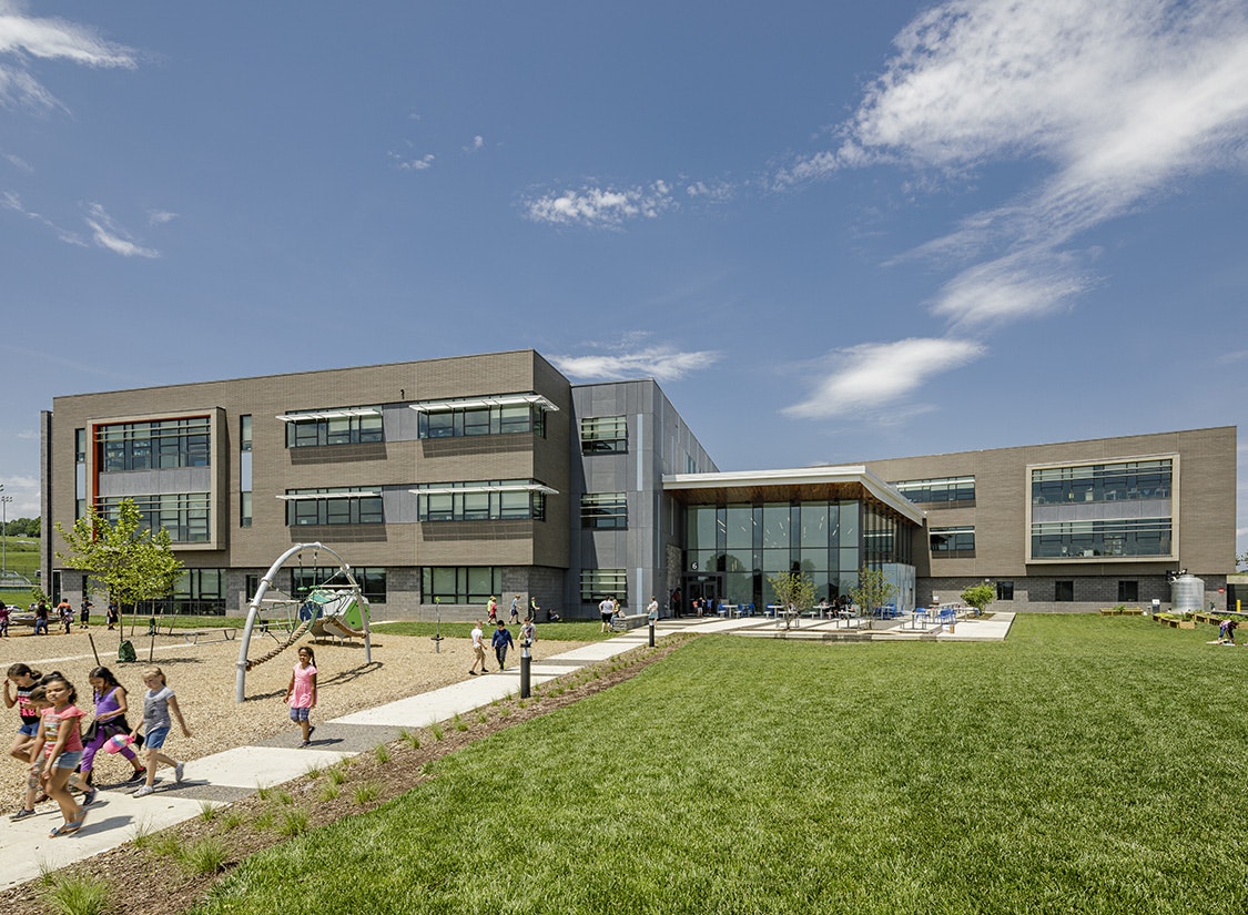 The elementary school features 3 floors, including 42 classrooms subdivided into innovative “learning neighborhoods” which will encourage collaboration and novel curricular arrangements that support teaching and learning, while allowing for flexibility in how the building is used. 