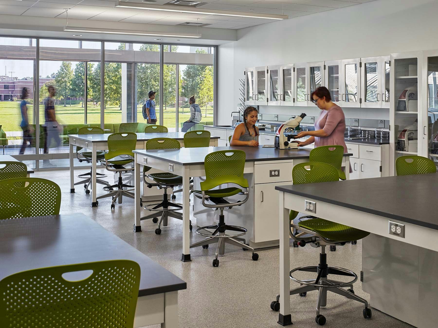 Formal and informal group study spaces are located throughout the building. These classrooms and common spaces will be accessible to non-science majors and provide opportunities for all students to develop a closer connection to the sciences.