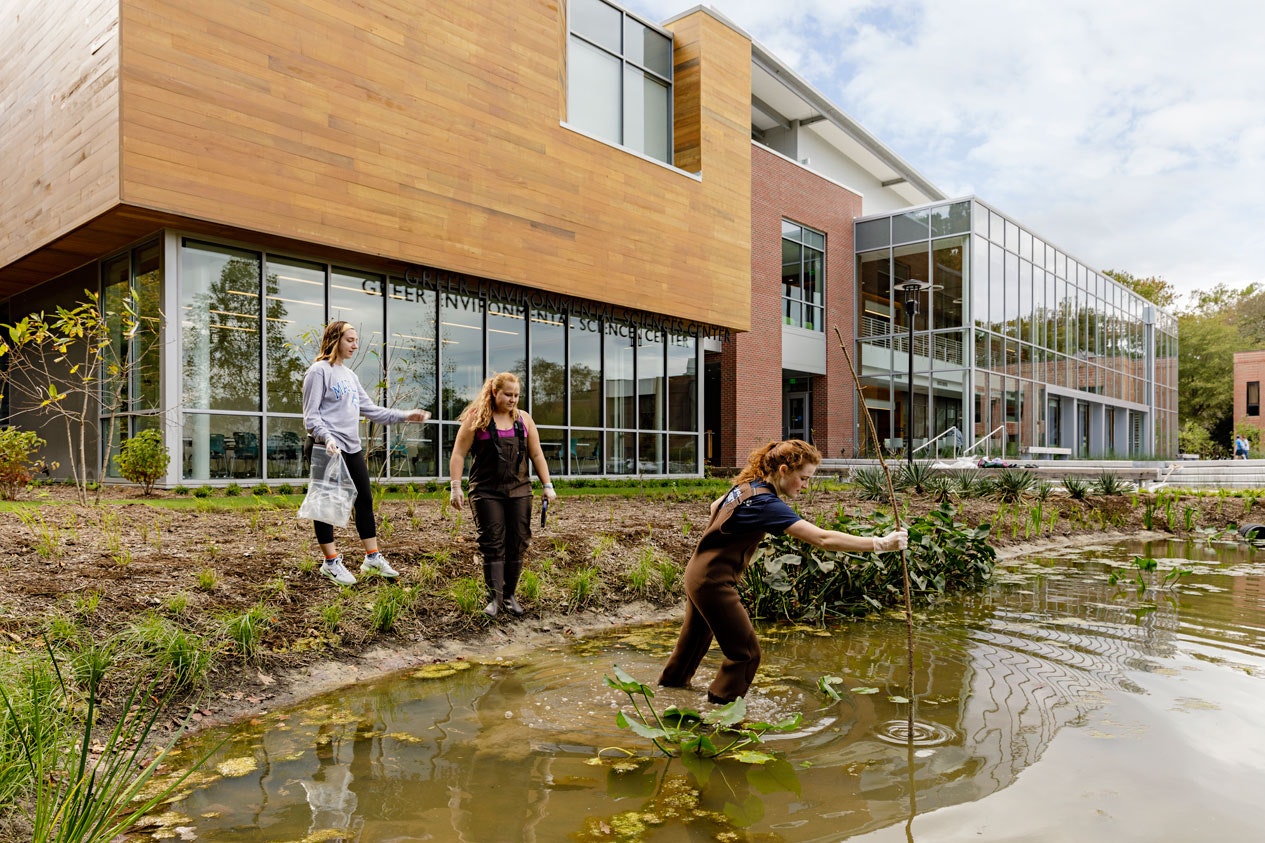 The Greer Environmental Sciences Center will embody “science on display” with fully glazed walls on the north side of classroom laboratories, exposing science and scientific exploration. Strategically-placed sustainable features will be accessible to students who will observe and monitor the building’s use of energy, water, and material resources. 